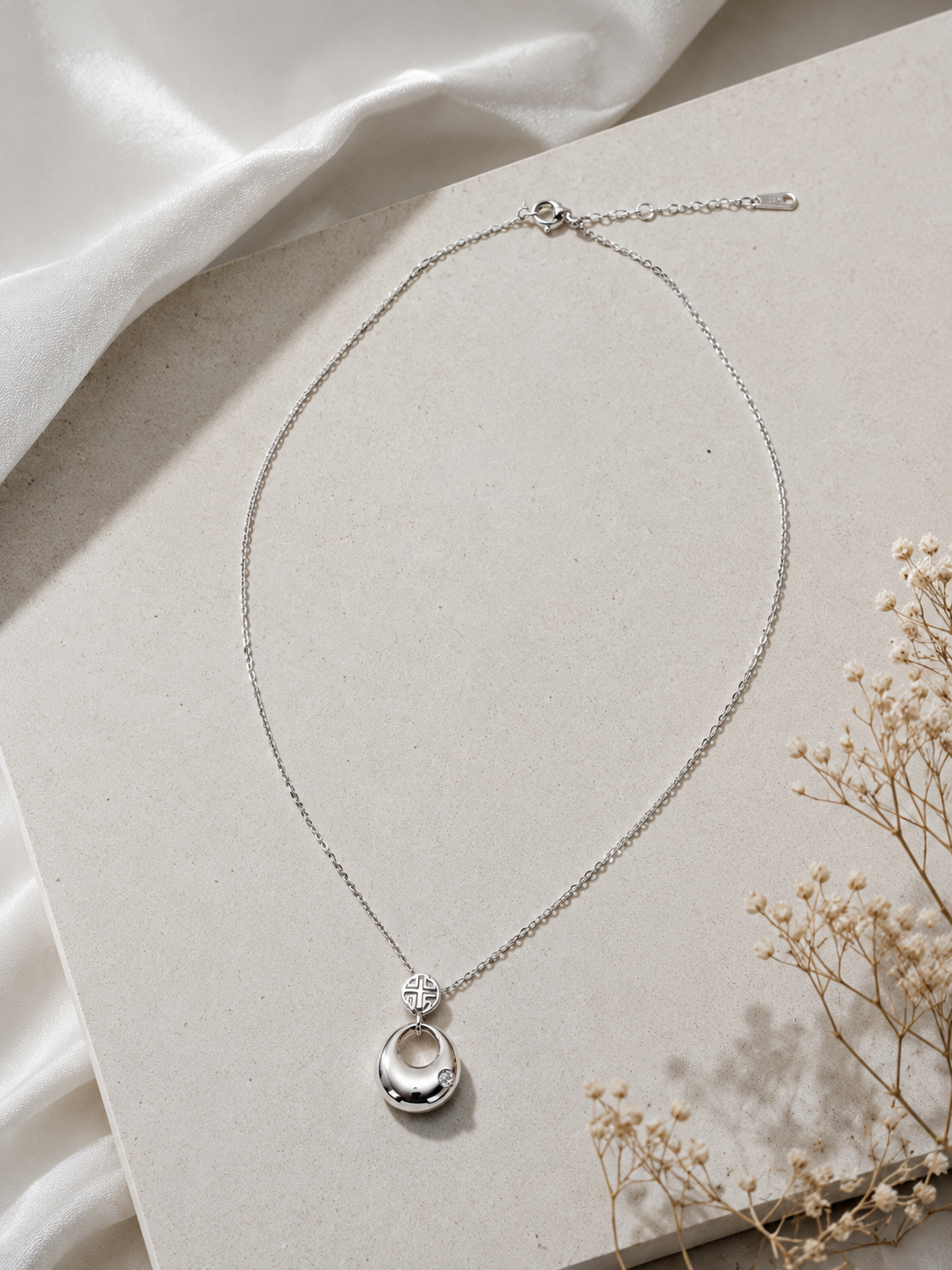Elegant sterling silver open circle pendant necklace for women