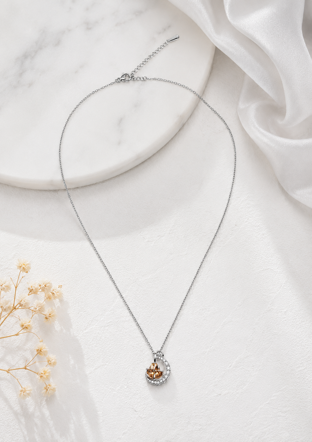 Elegant Silver Necklace with Rose Gold Clover Pendant