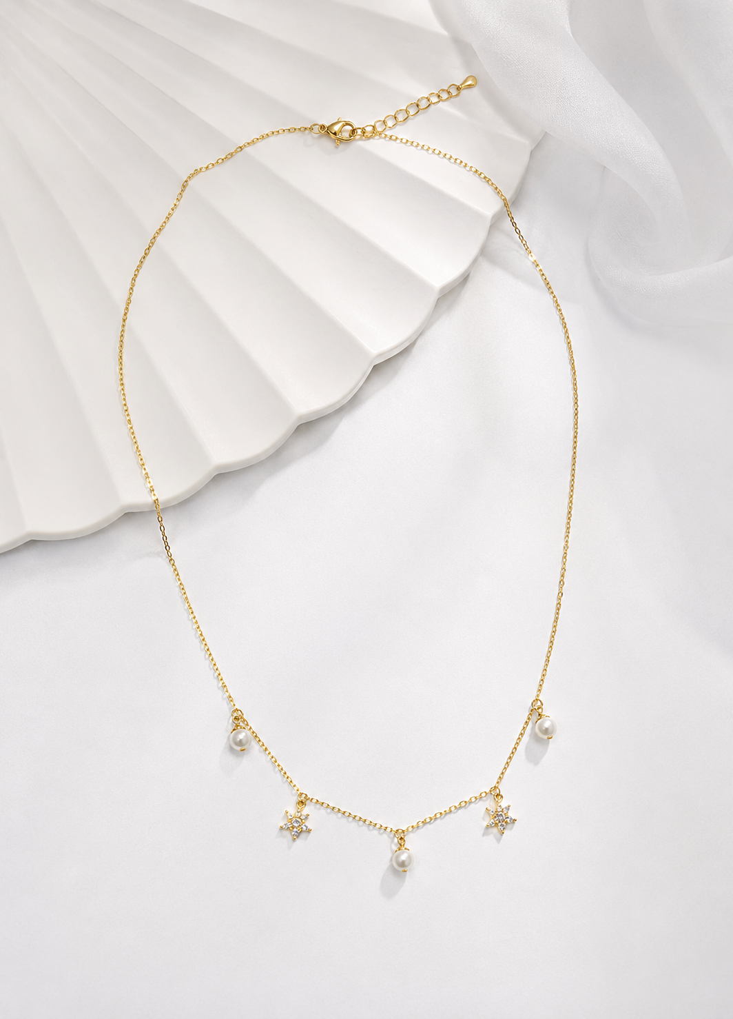 Minimal Gold Pearl Necklace with Adjustable Chain